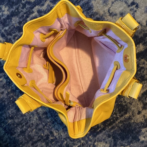 Beautiful leather, yellow Dooney and Bourke shoulder bag - Picture 6 of 6